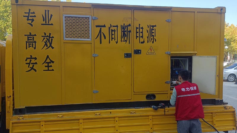 腾冲柴油发电机组和UPS电源配合使用时，如何避免切换过程中的电力中断？